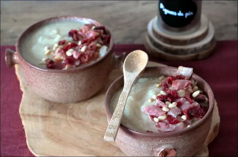 soupe de chou-fleur à l'ail et pancetta
