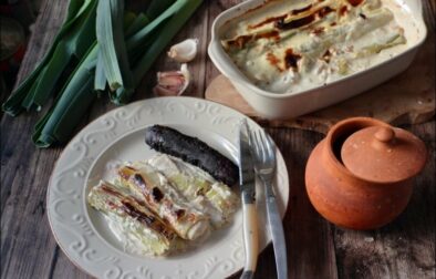 gratin de poireaux à l'ail et aux herbes
